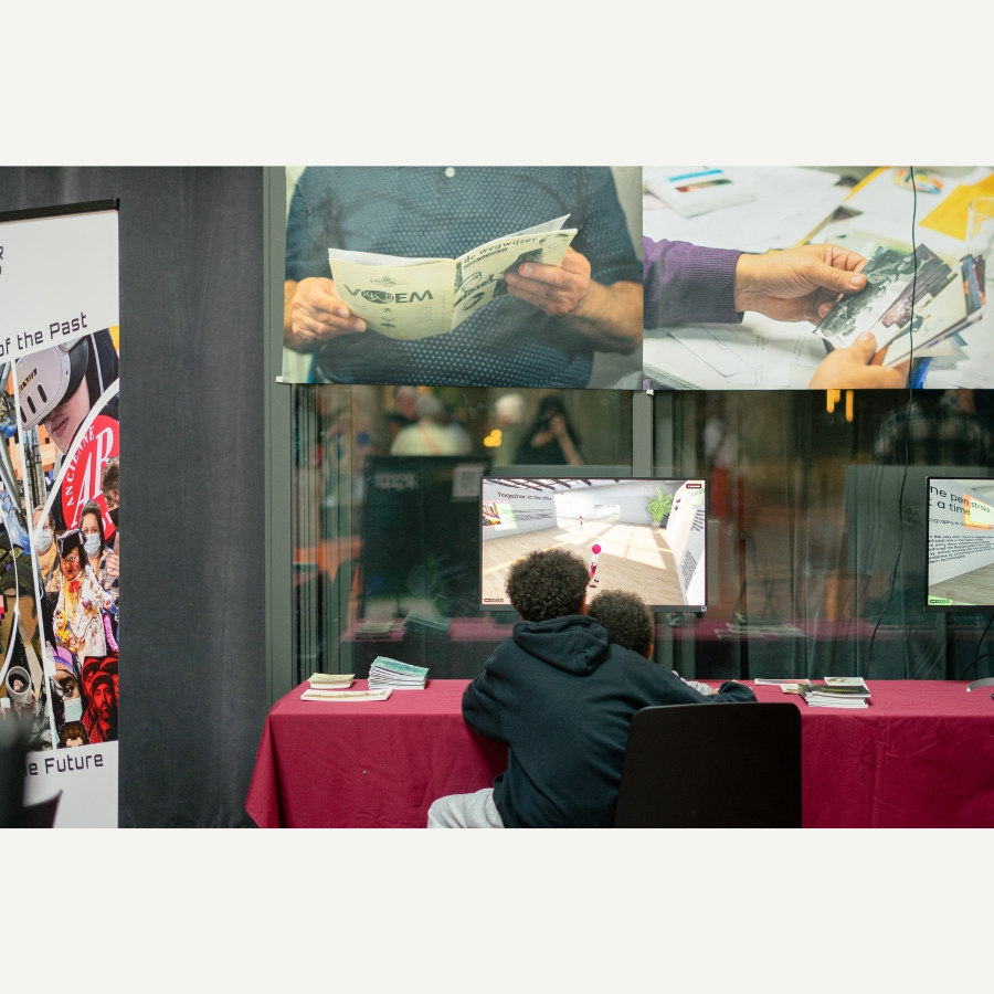 Visitors to the virtual museum and archive space Digidaar © Dhiaa Biya